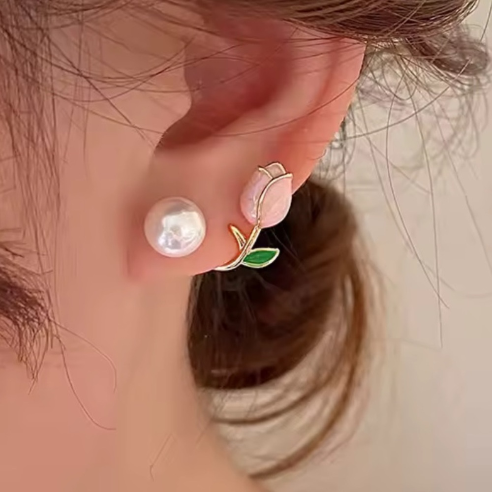 Fashion Jewelry Pearl and Pink Tulip Studs Earrings.